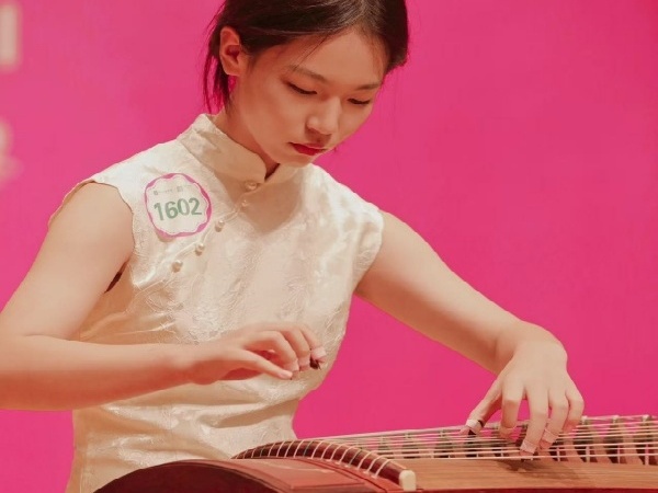 星苑琴行学员参加艺术展