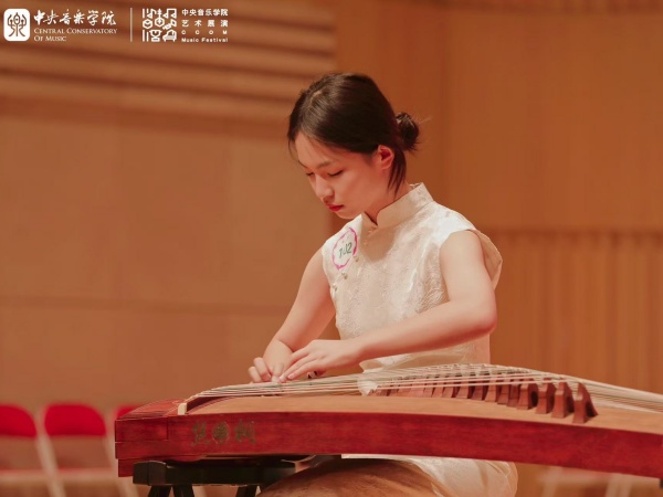 星苑古筝学员表演现场